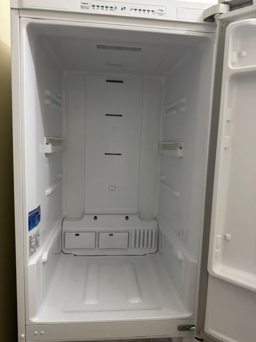 Продаеться холодильник