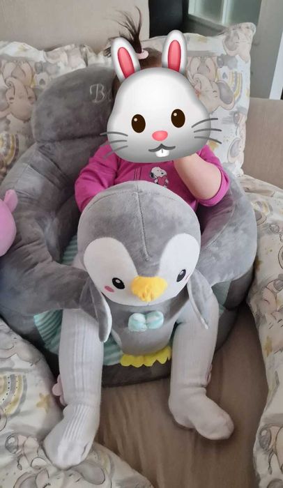 Бебешки фотьойл Пингвинче за сядане, с опора. Без следи от употреба.