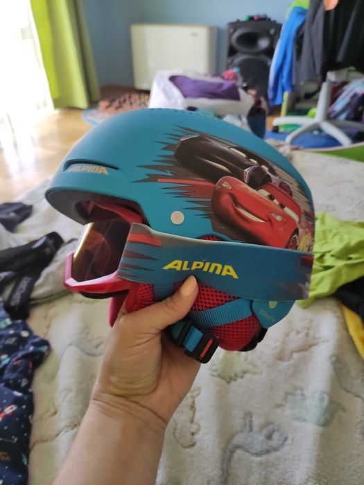 Ски екипировка и ски каска