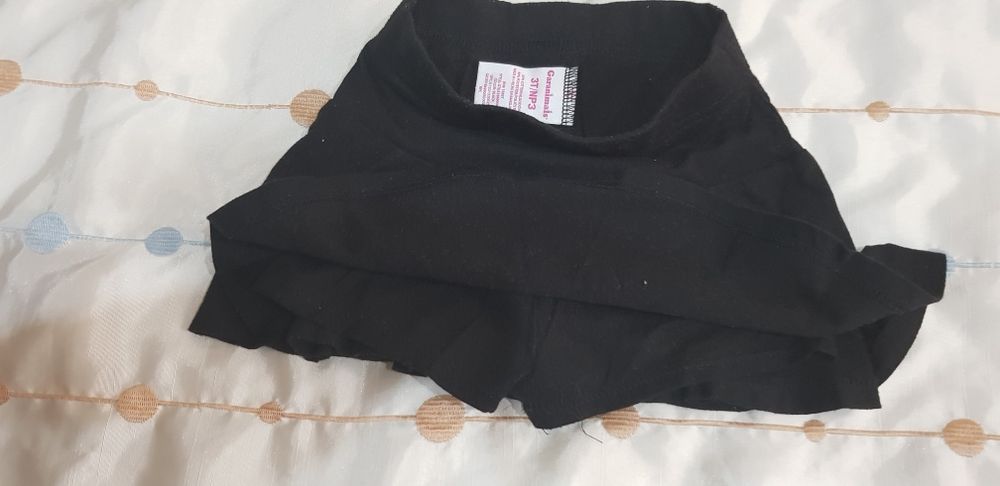 Продавам поли за момиченце, без забележка.