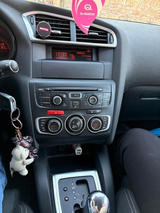 Vând Citroen C4 2011