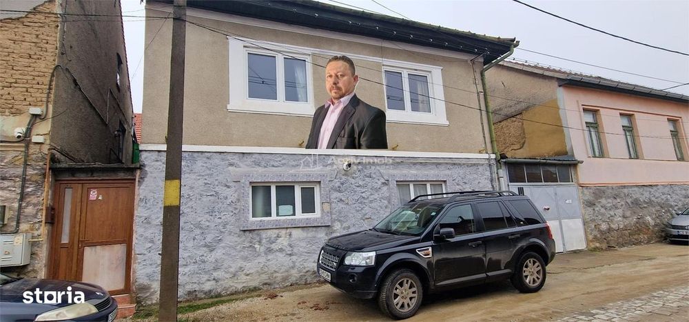 Resita Casa la Pret de Apartament,Parter, Etj 1 si Pod, Zona Muncitore
