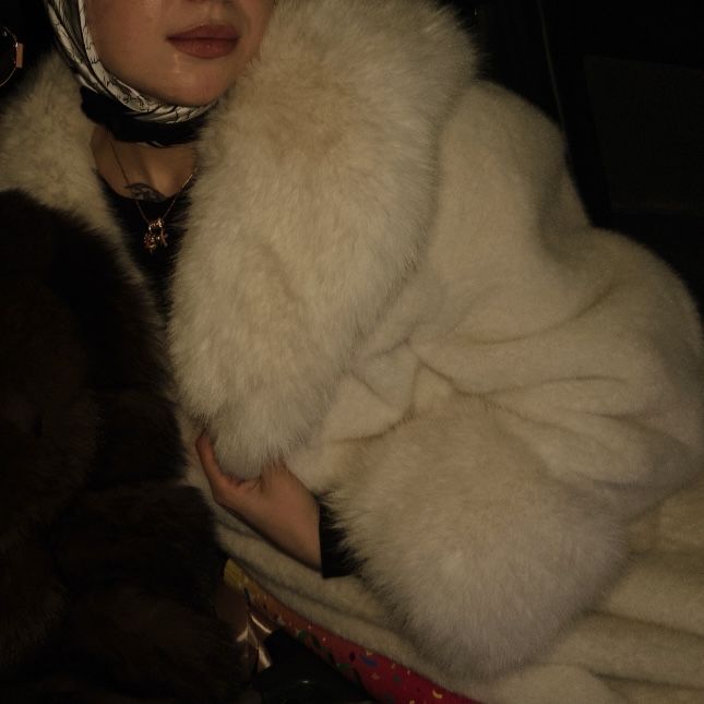 Искуственная белая шуба