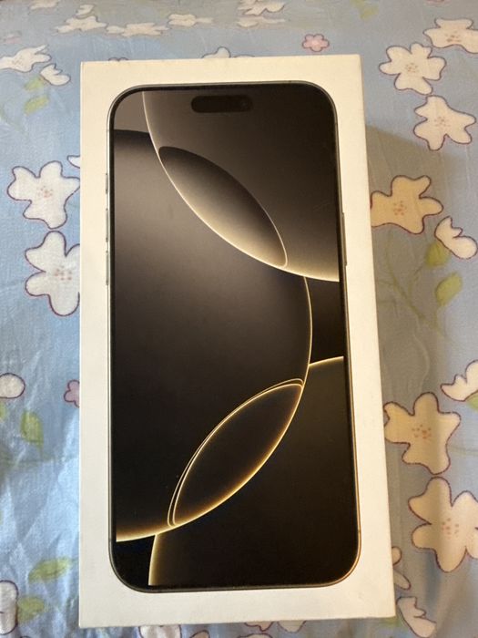 Продаю айфон 16 про Макс