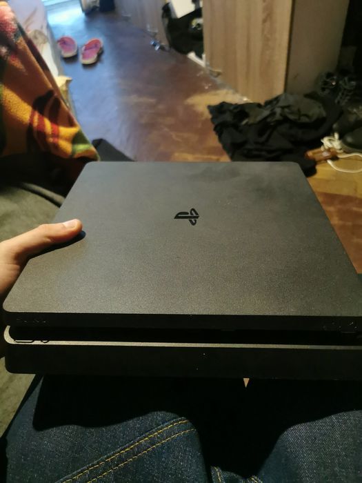 Ps4 slim 500gb jet black