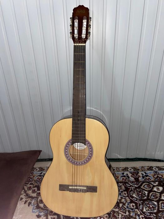 Акустическая гитара