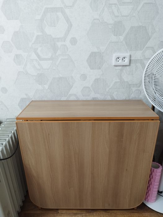 Продам раздвижной стол
Раздвигается открывается в обе стороны
Возможен
