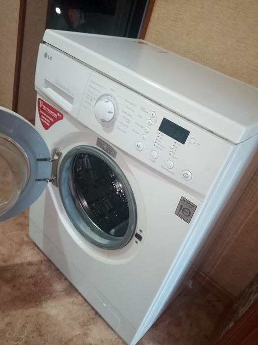 Продам машинку стиральную