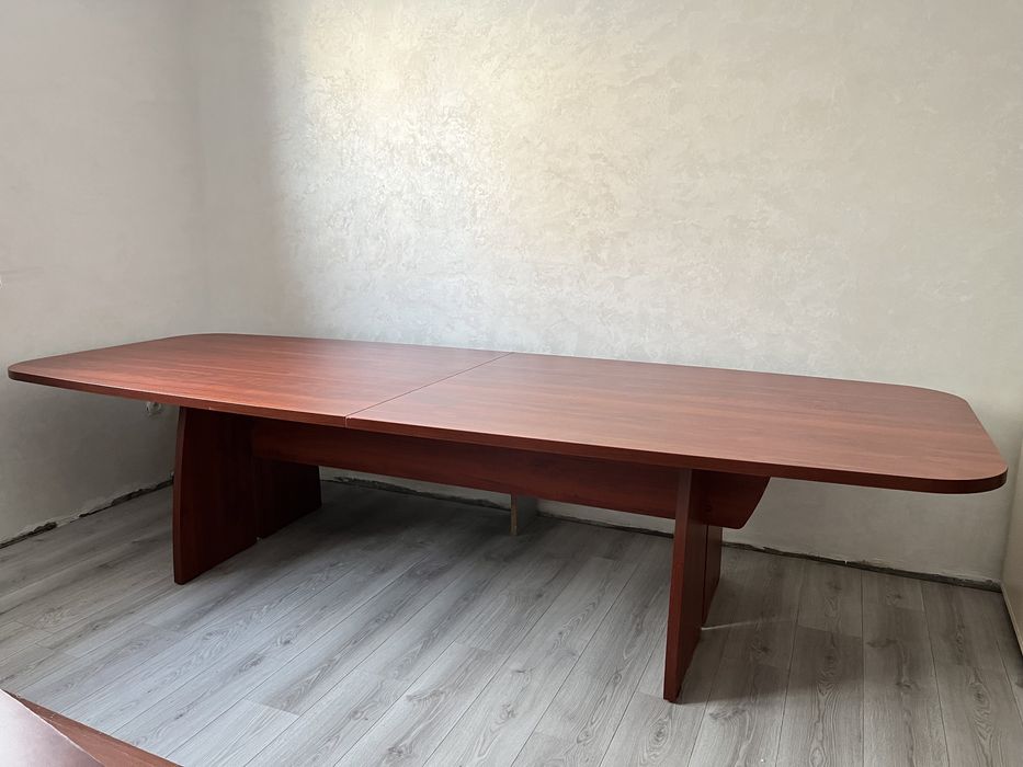 Срочно продам стол