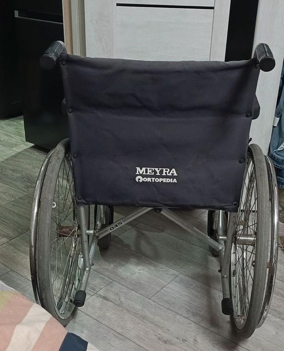 Продам инвалидную коляску