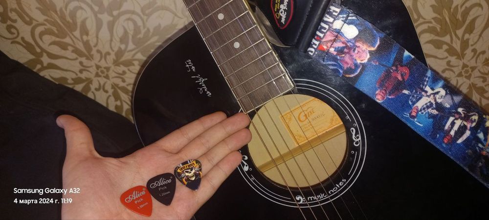 Гитара для игры песенок