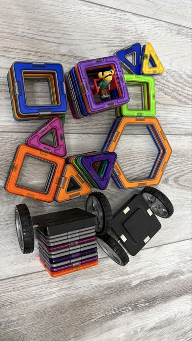 Продам игрушки для мальчика