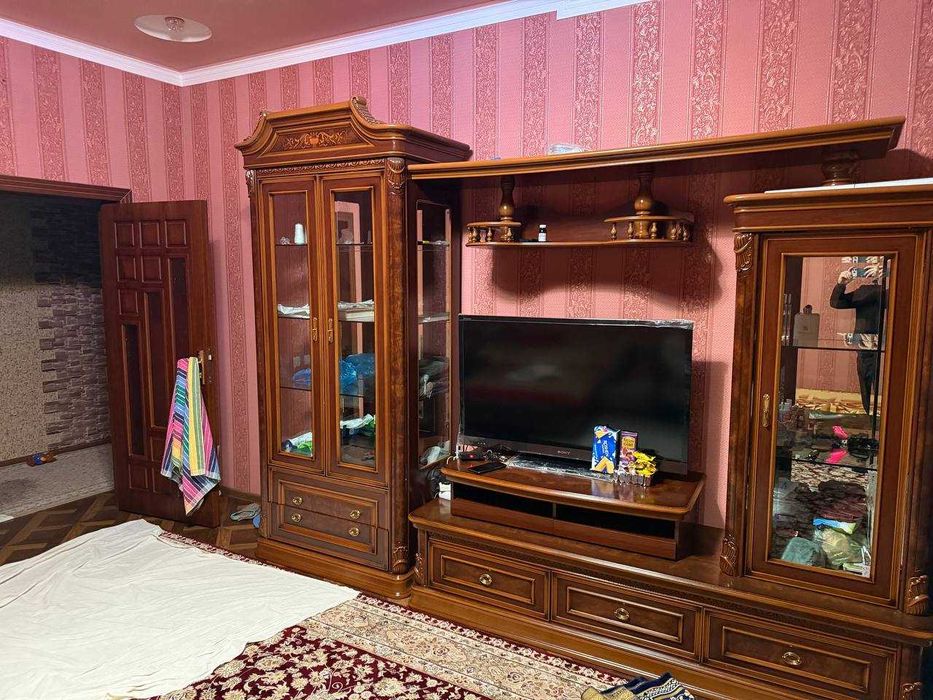 Продается своя банковская квартира 2х3 комнатная кирпич.