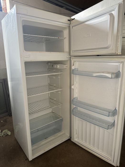 Холодильник с доставкой !