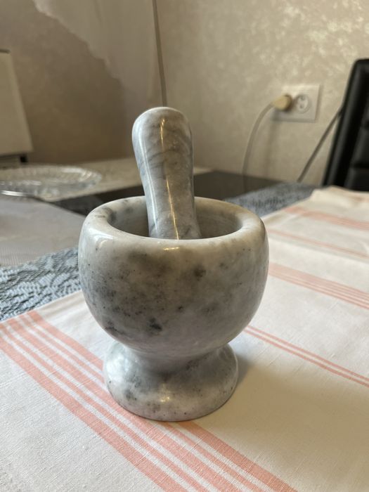 Мраморная ступка с пестиком