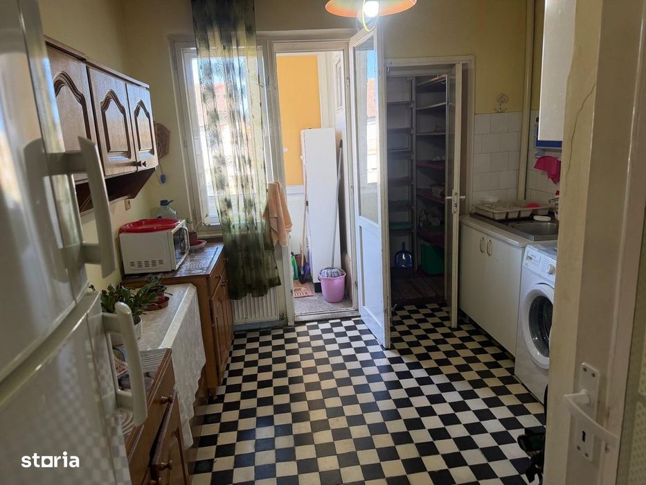 Apartament 3 camere,cu garaj,Zona Centrala