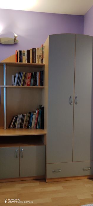 Стилни бюро и гардероб