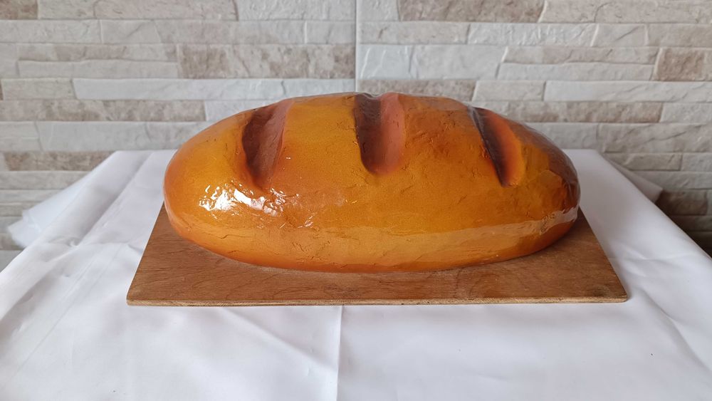 Стар макет на хляб - дърво и гипс - 32/17см