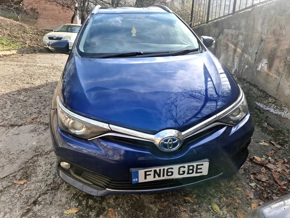 Тойота Аурис хибрид 2017