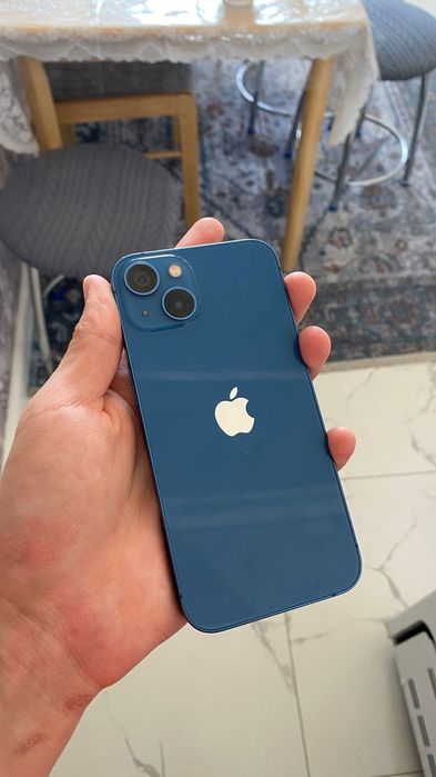 Продам IPhone 13 128 голубой