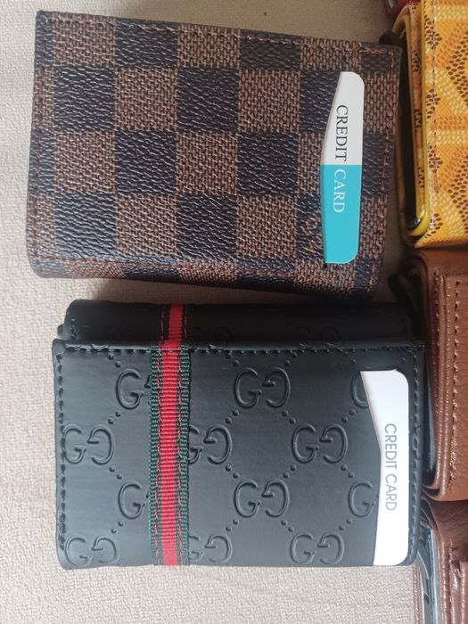 Продавам чисто нови портмонета