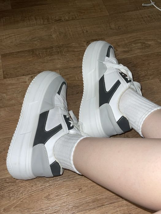 Новые кроссовки (41 размер)