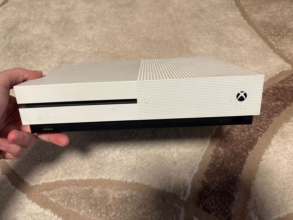 XBOX ONE S Forza Edition  + 2 controlere