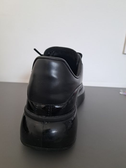 Adidași negri lucioși