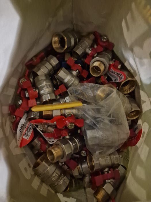 Vând actuatoare, distribuitoare uponor