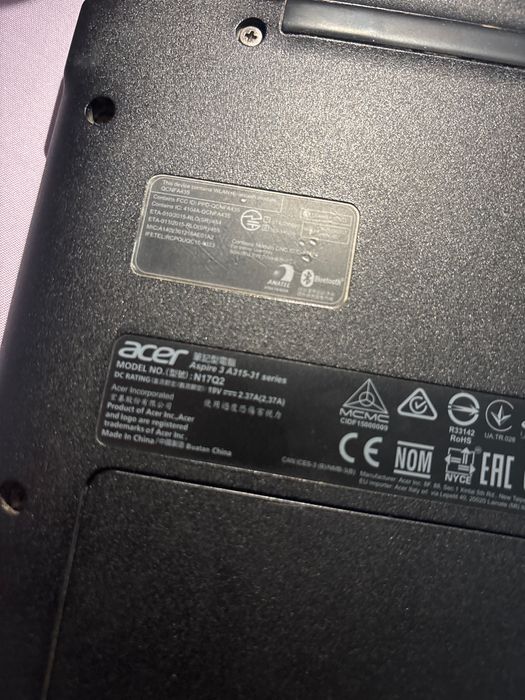 Vând laptop pentru piese sau pentru a fi folosit!