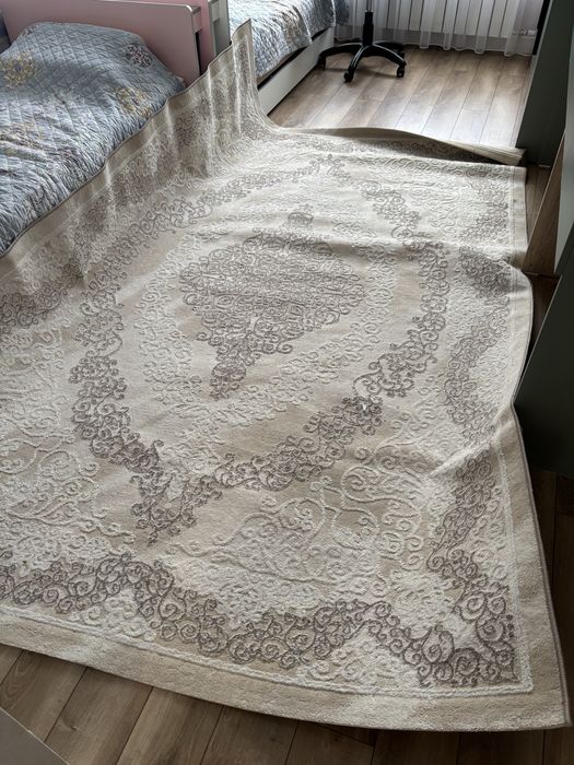 Продам2 оденаковх ковра