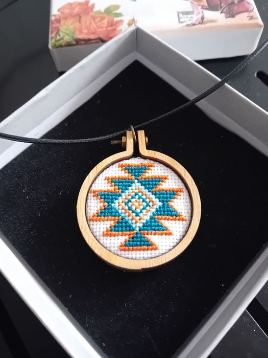 Колие с шевица канатица