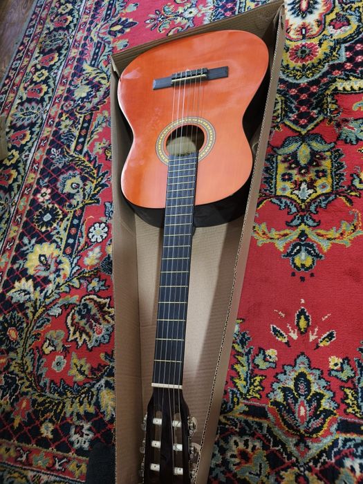 Гитара новая продам