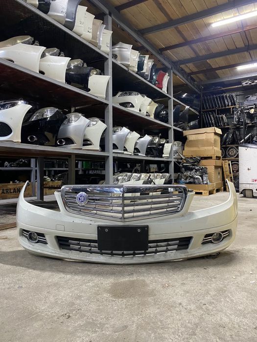 Передний бампер на Мерседес W204