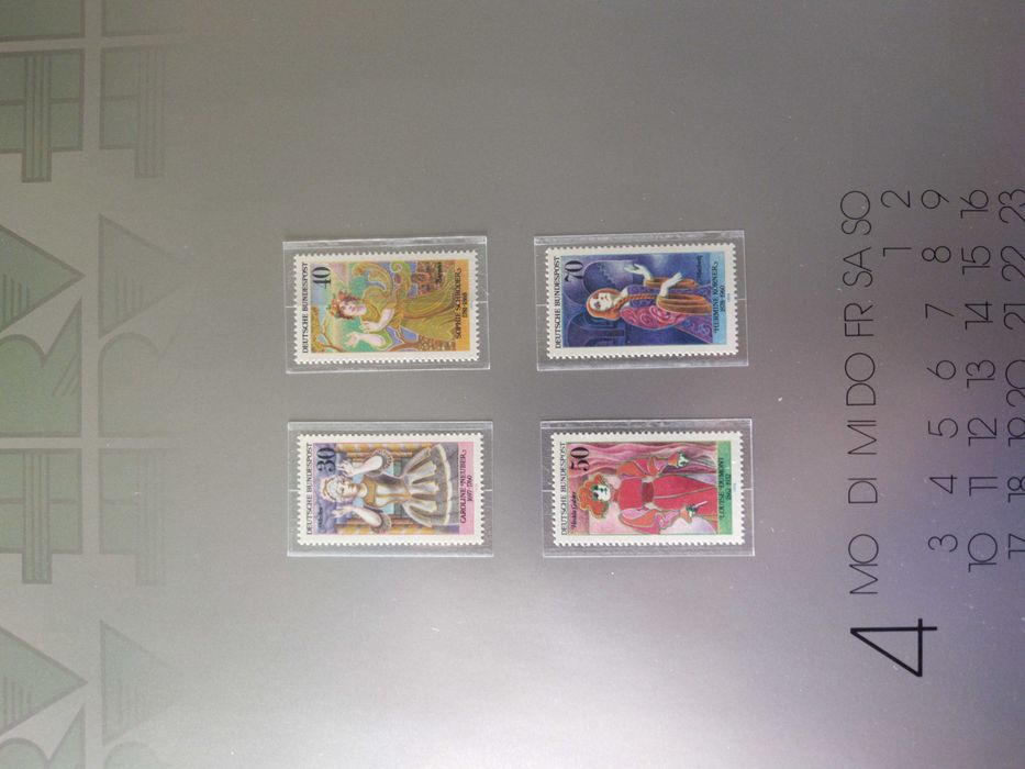 Колекция марки на тема Жени в изкуството и политиката