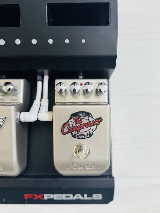 КОЛЕКЦИОНЕРСКА! Педалера с ефекти за китара Marshall PB-8!
