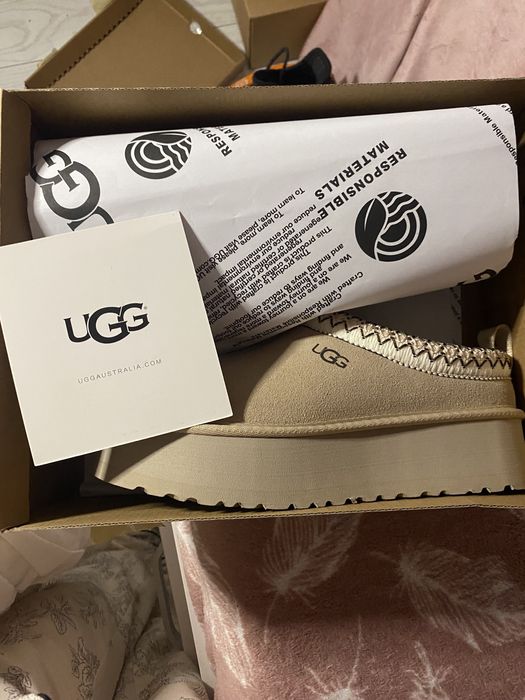 UGG noi Originale crem
