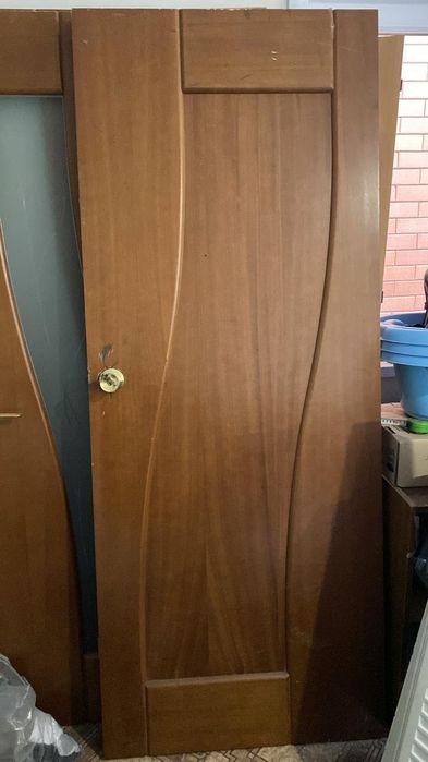 Продам двери деревянные шпонированные.