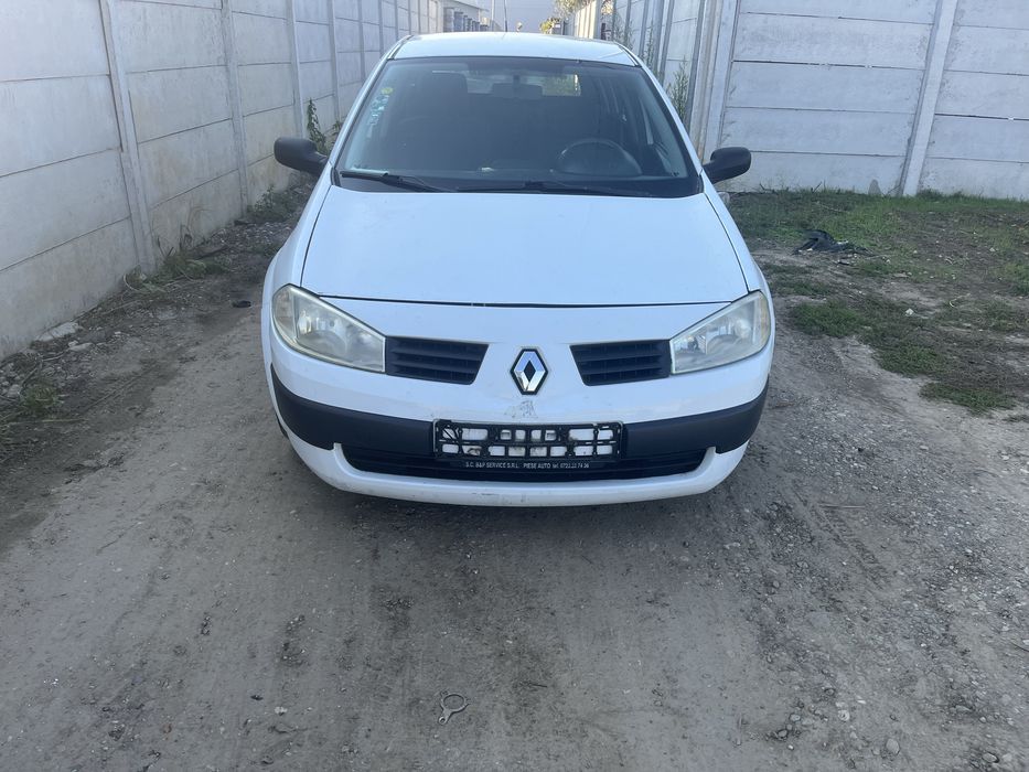 Dezmembrez Renault Megane 2 hatchbach 1.5 diesel euro 3
