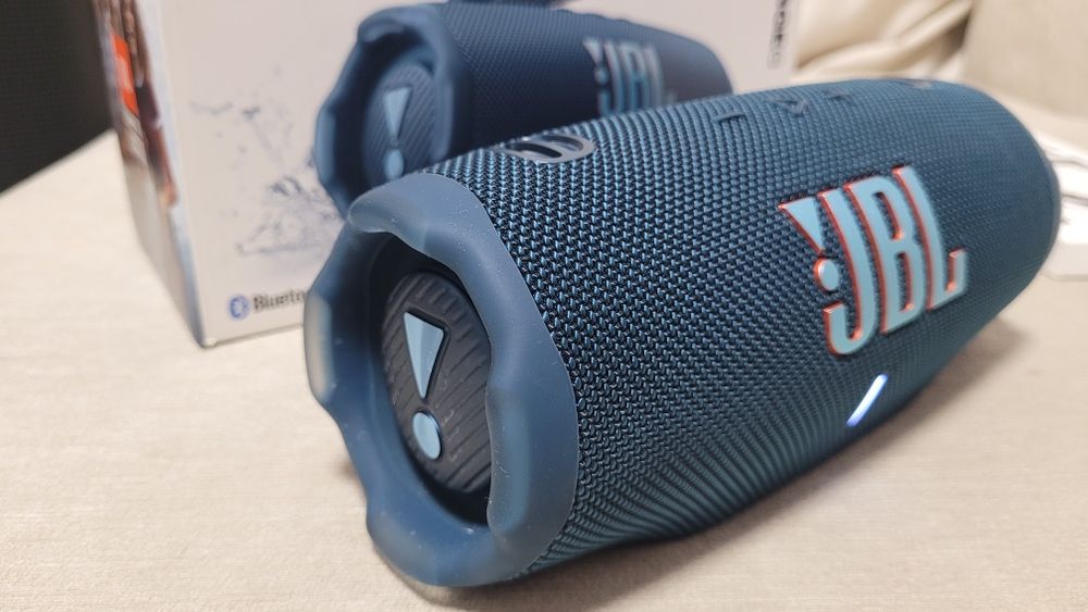 Boxa JBL Charge 6 in cutie- functionala 100%