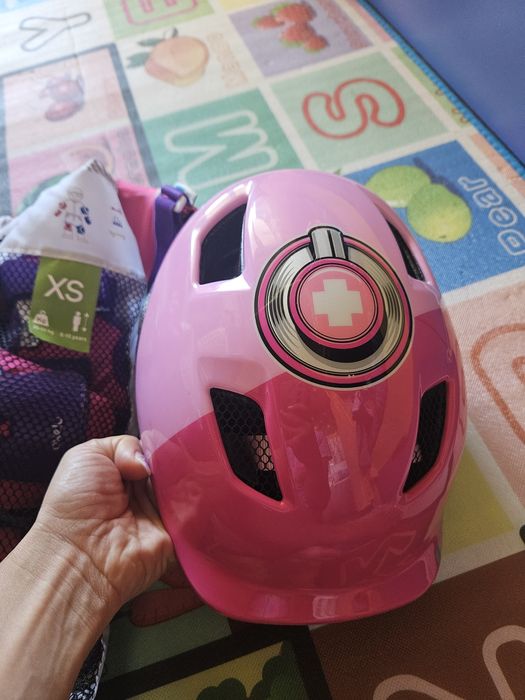 Каска и протектори за 6 до 10 г. момиче