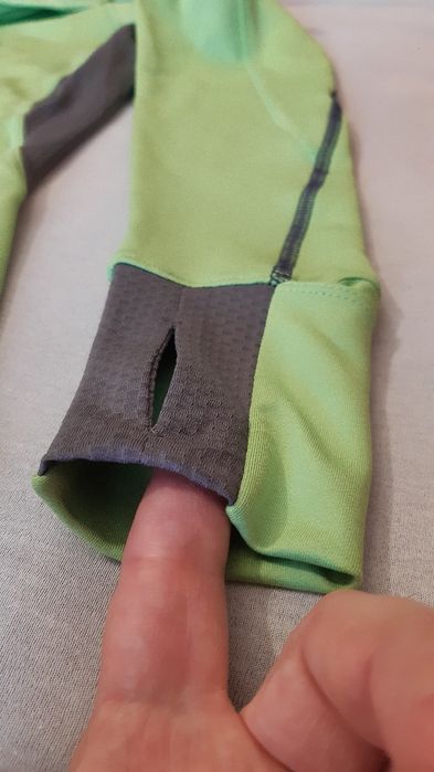 Спортни дамски блузи SALOMON. Два броя.