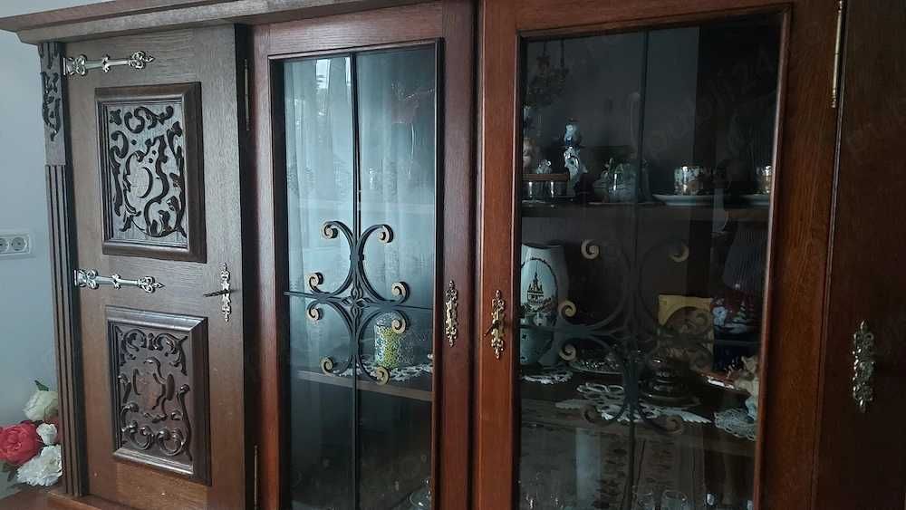 vitrina lemn masiv