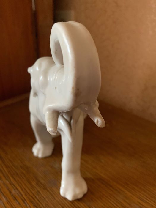 Статуэтка Слон фарфоровый СССР