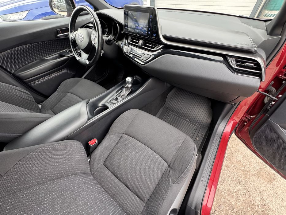 Toyota CHR 1.8 Hybrid usor avariat bara fata