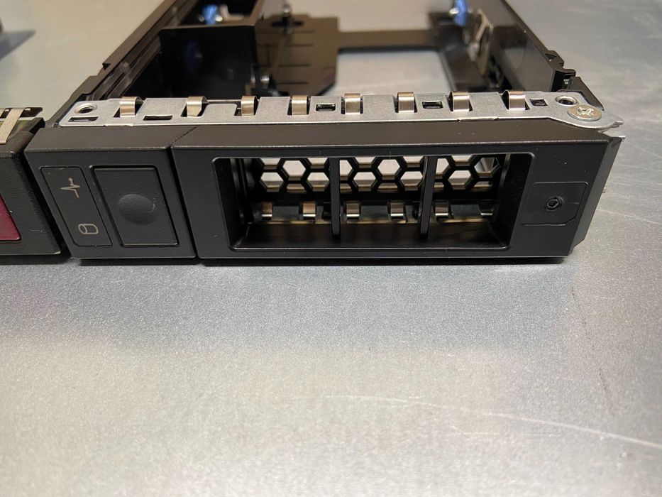 LFF HDD Caddy DELL HP LENOVO диск държач 5820 7820 G9 P700 P500