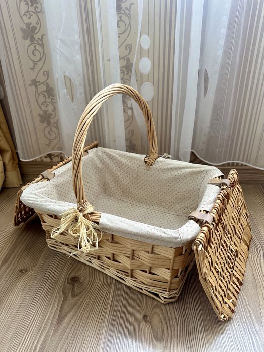 Чисто нова ратанова кошница за пикник, плетена