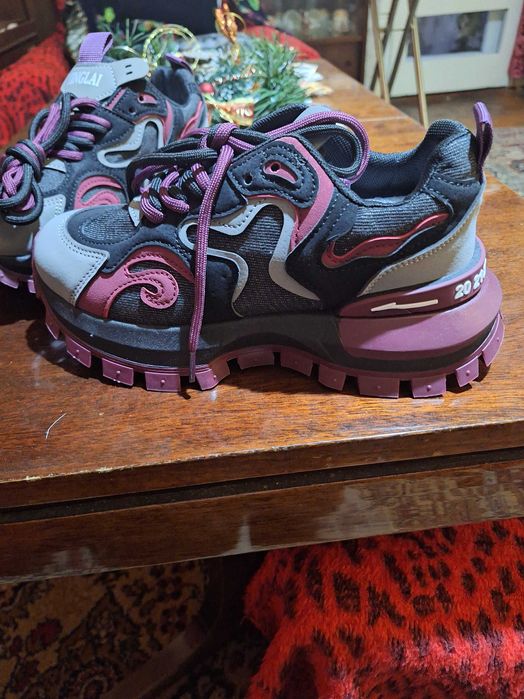 Нови маратонки не използвани