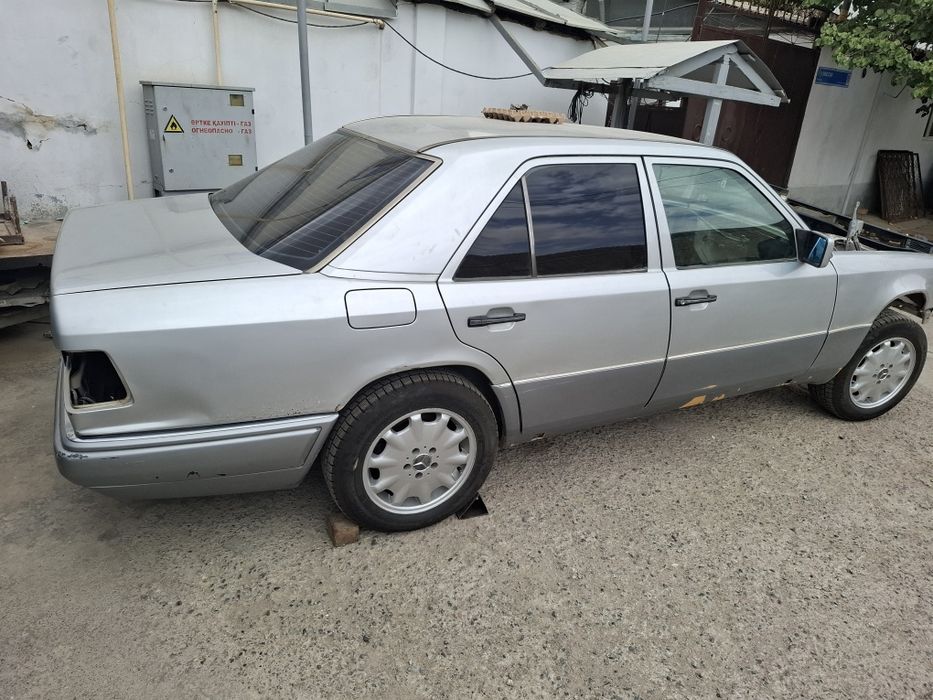 Мерседес на запчасти ешка.