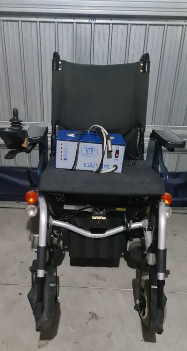 Carucior electric cu lumini pentru disabili ,batrani 3250 lei